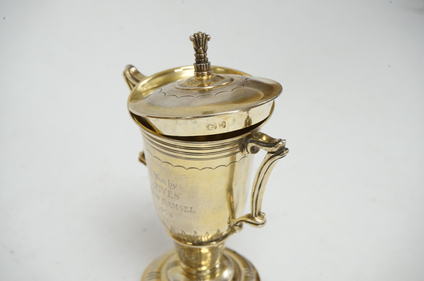 A small Elizabeth II silver gilt two handled presentation trophy cup, by Edward Barnard & Sons Ltd, London, 1959, with engraved inscription relating to the Hong Kong Jockey Club Chinese Club Gold Cup, height 14.5cm, 6.3o